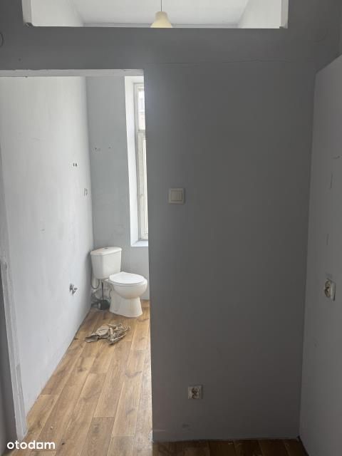 24,5 mkw pokój, kuchnia, łazienka z wc.