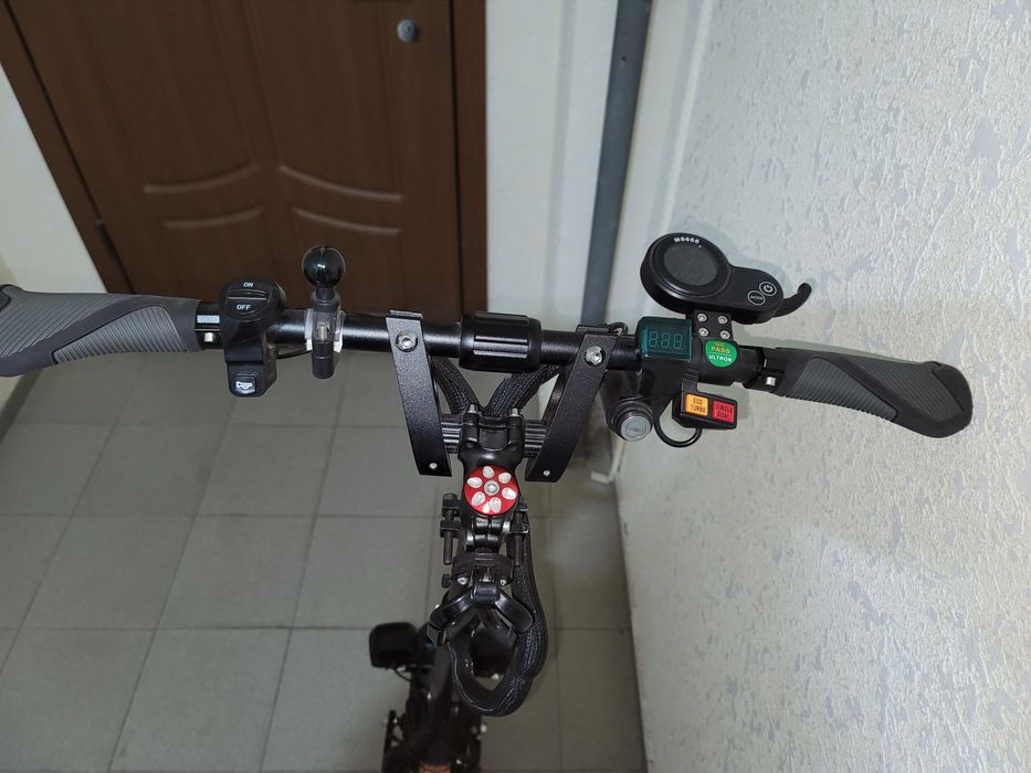 Электросамокат ULTRON T 108 .