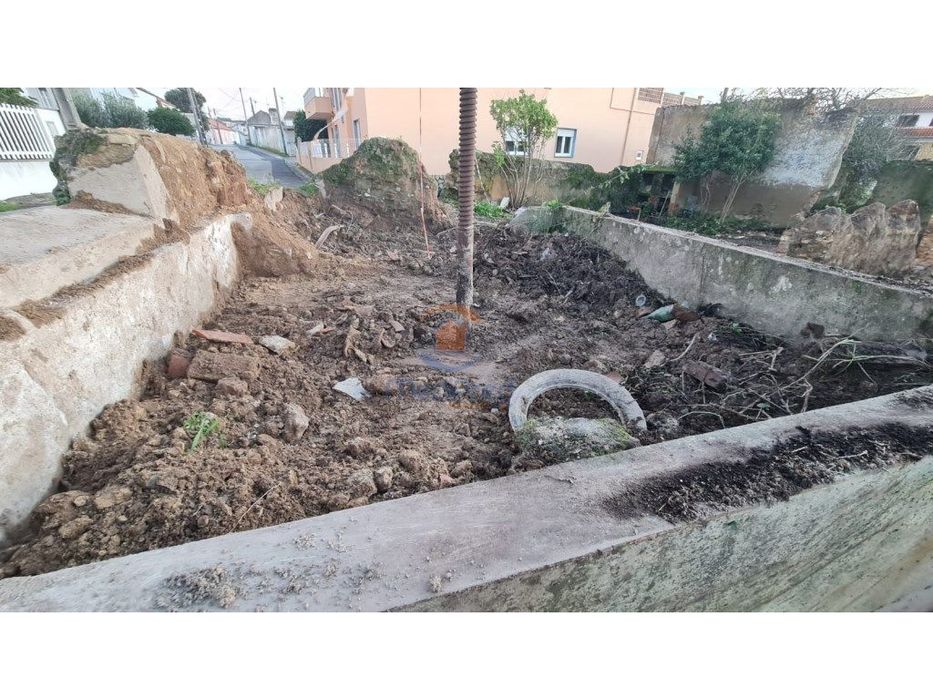 Ruína com 170 m2 em terreno com 500 m2 | Arneiros, Ventosa TVD
