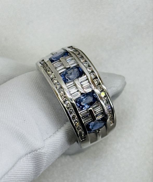 Золота каблучка з сапфірами та діамантами