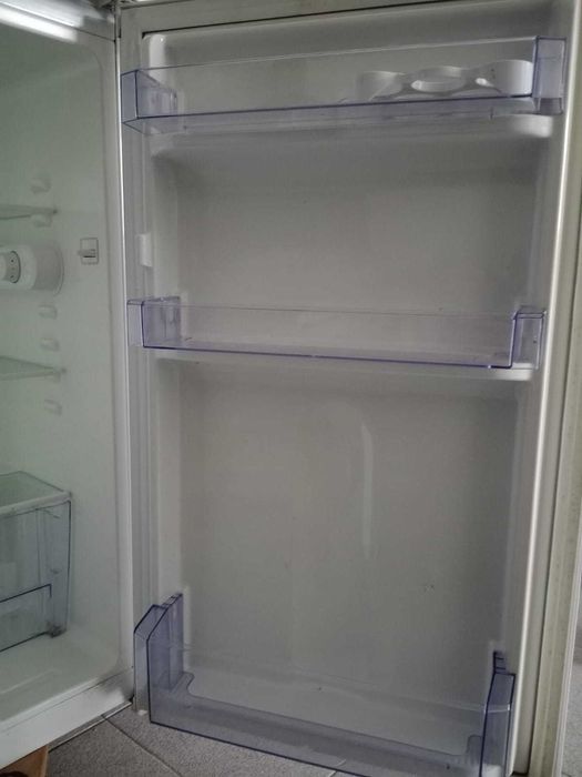 Frigorífico BEKO - Top 88 Litros - TS190020