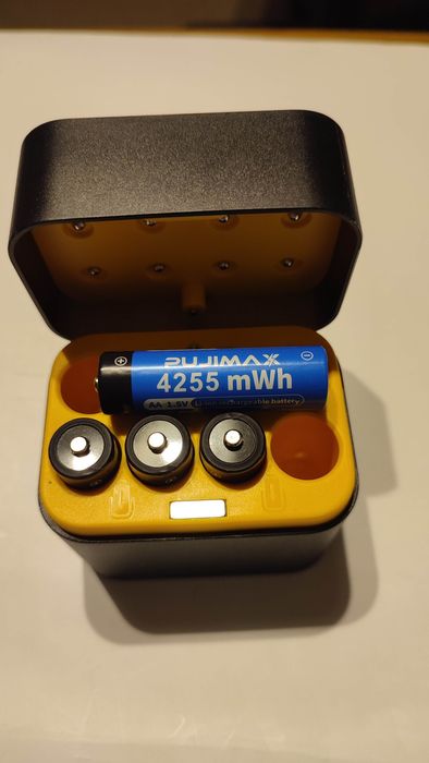 Комплект Li-ion акумуляторів AA 4255 мВт·г 1.5V (2800mA), 8шт + кейс.