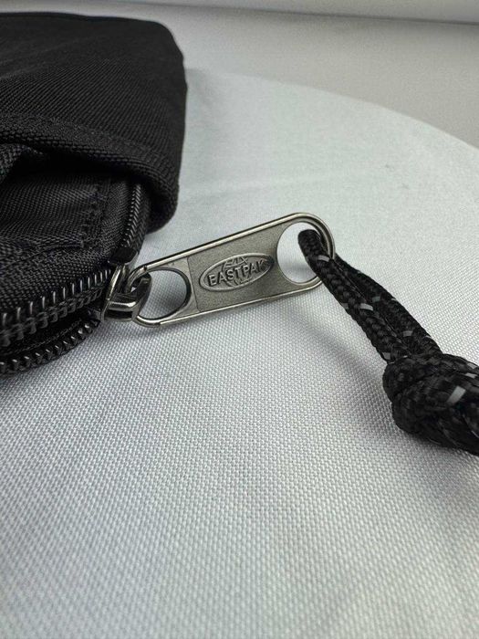 Сумка через плече EastPak Delegate 008 20L(Чорний, Сірий)