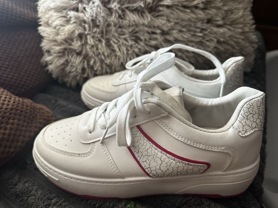 Кросівки 41 розмір 26 см