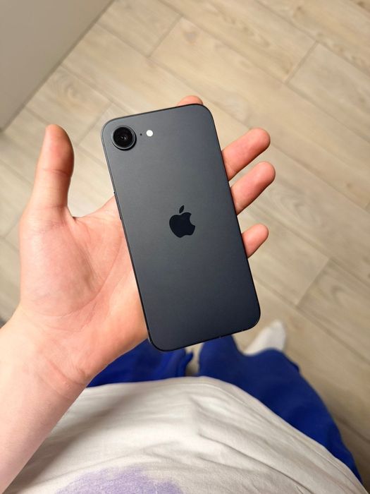 Telefon iPhone 16e 256gb