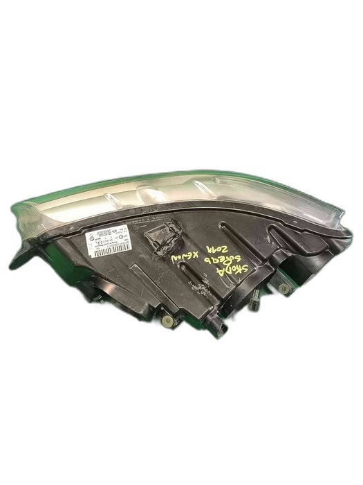 Ótica / Farol Direito SKODA SUPERB II 3T1941016E (OEM) | 1ZS24704710 (OEM)