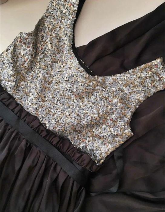 Довга вечірня сукня