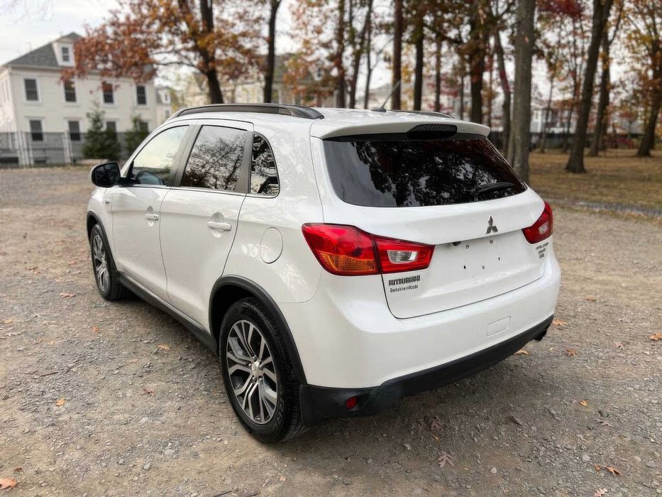 Mitsubishi Outlander Sport      2017