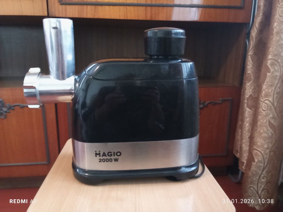 Мясорубка MAGIO в хорошому стані  повний комплект коробка документи