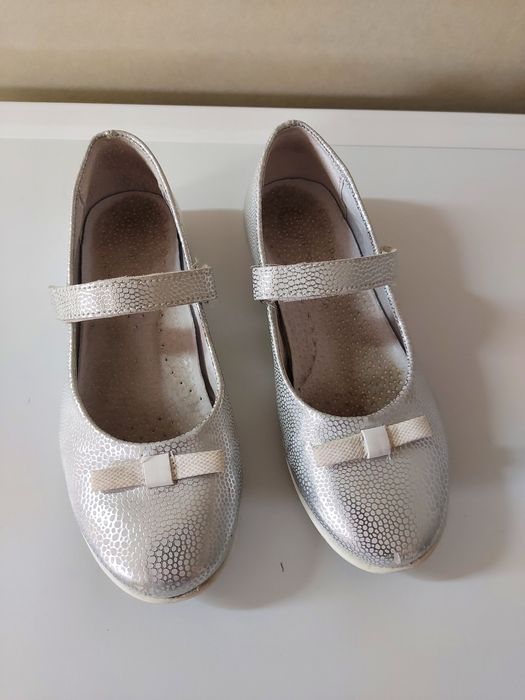Buty srebrne Kornecki rozmiar 34