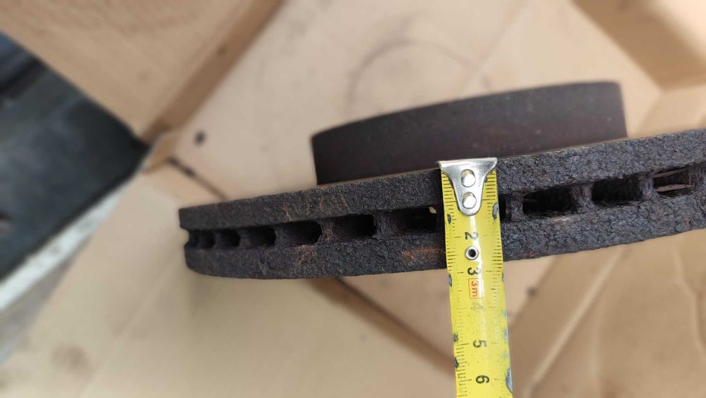 Тормозной диск  с суппортами