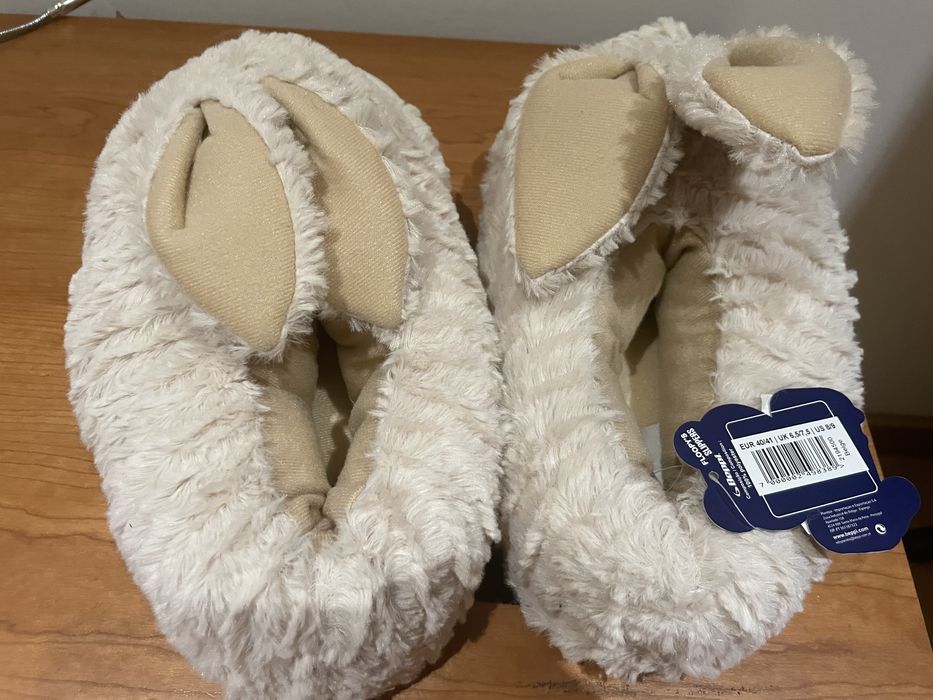 Pantufas novas em bege