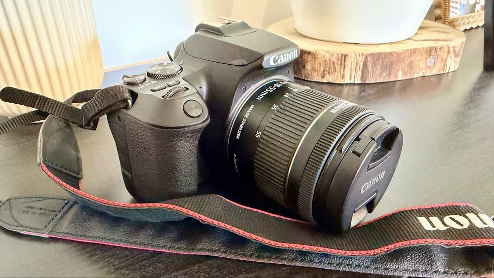 Canon EOS 250D + lente 18-55mm