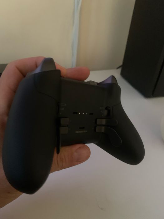 Vendo / troco Xbox series X + elite 2 controller + garantia
