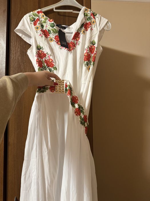 Вишите плаття, плаття повсякденне; плаьтя на розписку; весільне плаття