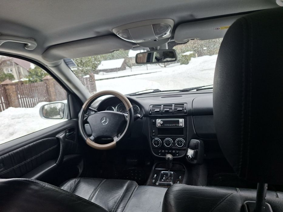 Продаєця Мерседес