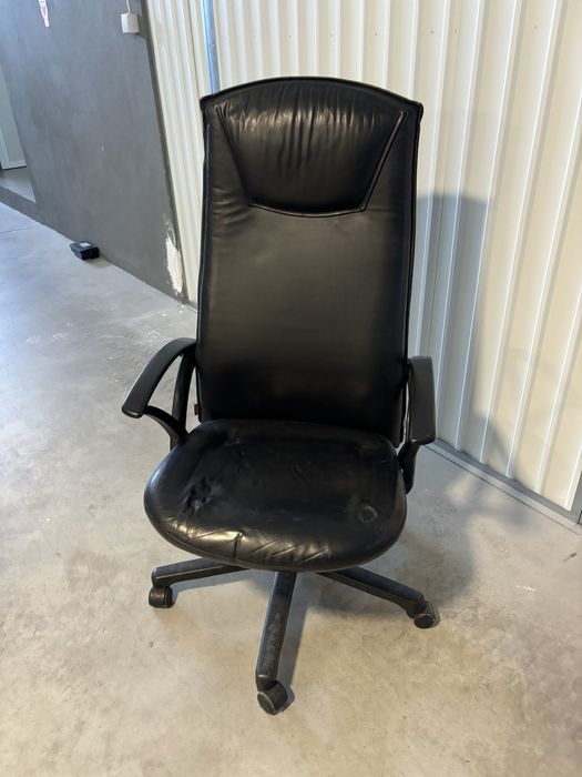 Cadeira escritorio em pele