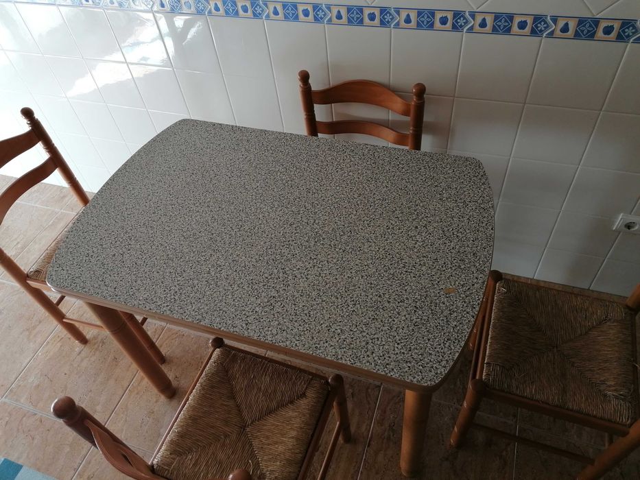 Mesa e 4 cadeiras