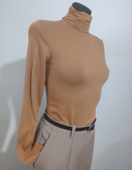Camelowy cienki golf firmy Amisu nowy rozmiar XS 34/36