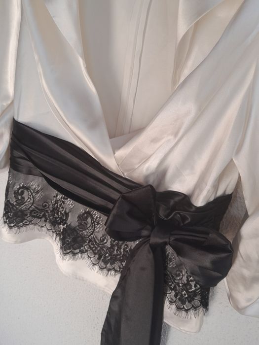 Camiseta de cerimonia "Pitti- Difusion." Numero é o 44.