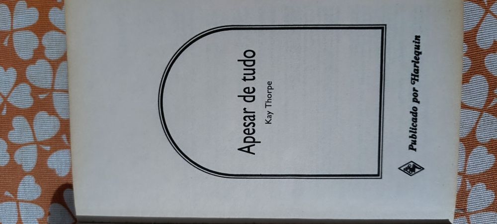 Livro Harlequin Apesar de tudo