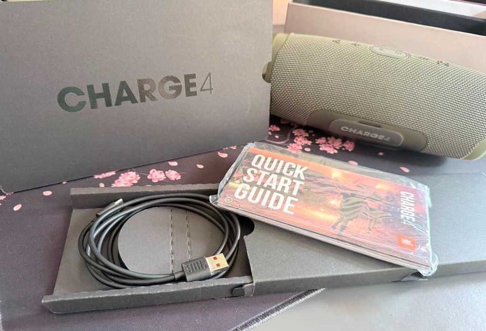 Coluna Bluetooth JBL Charge 4 (Cinza) – Como Nova, Com Caixa e Acessórios