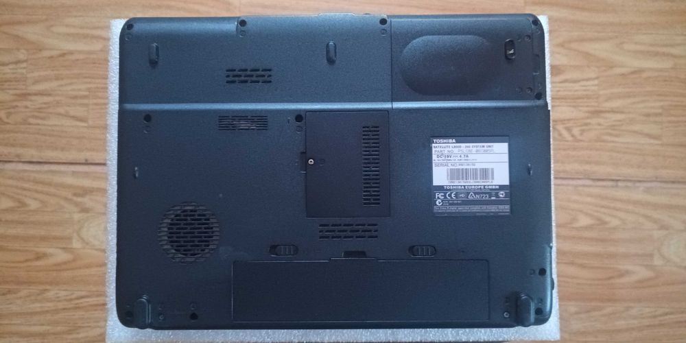 Toshiba Satellite L300 zestaw 3 sztuk zdekompletowanych laptopów