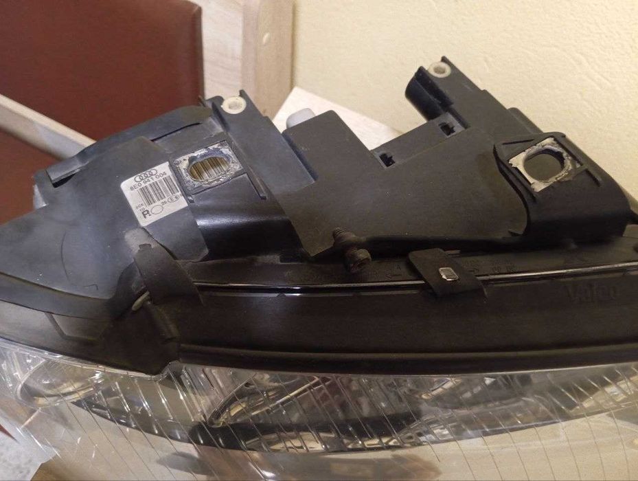 Фари Audi A4 (B6/B7, 2001-2008 рр.)