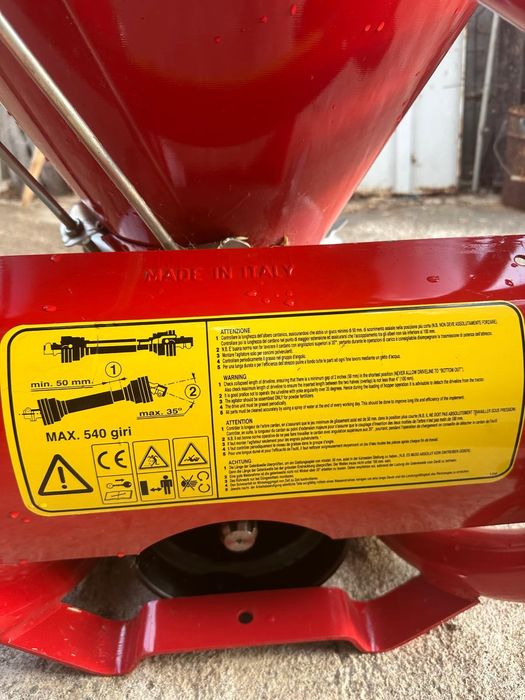 Vendo espalhador de adubo e sementes. Completamente novo, nunca trabalhou