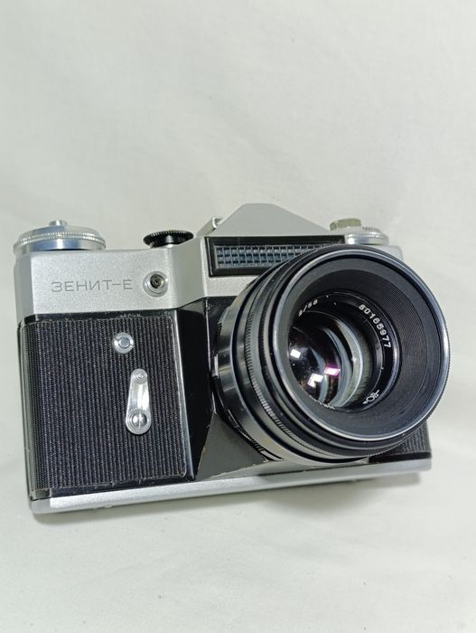 Фотоапарат Зенит у кофрі.