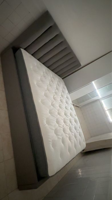 Cama de casal tem arrumação em baixo