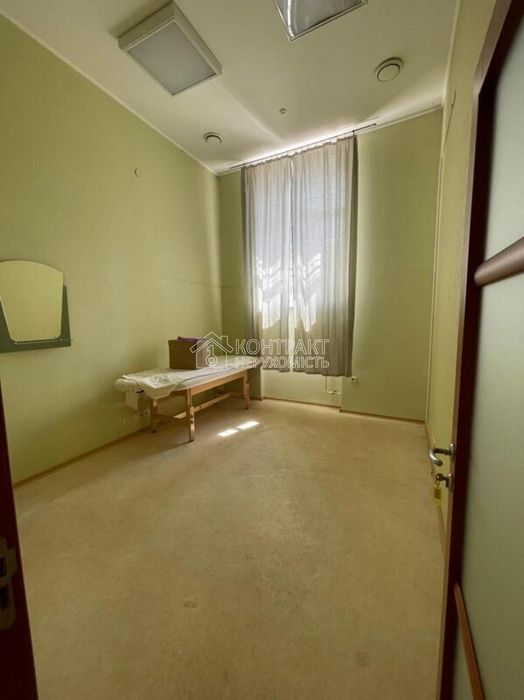 Сдам в аренду помещение н/ф 223м2 центр красная линия пл. Конституции