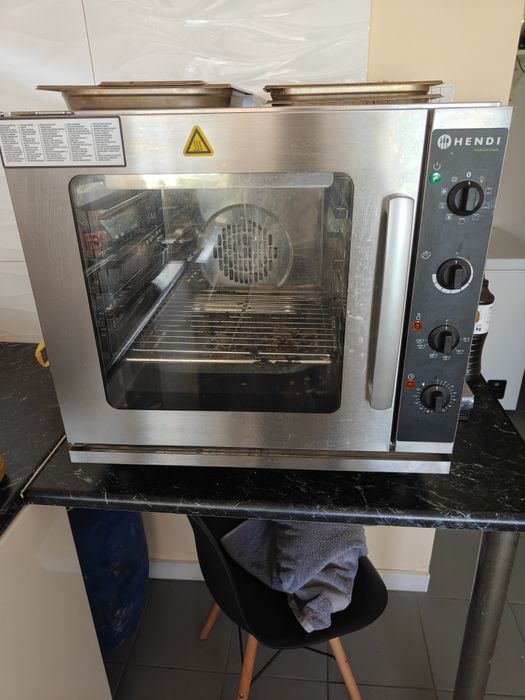 Piec konwekcyjno-parowy 4 x GN 2/3 Hendi 230V, moc 3000W, ruszt