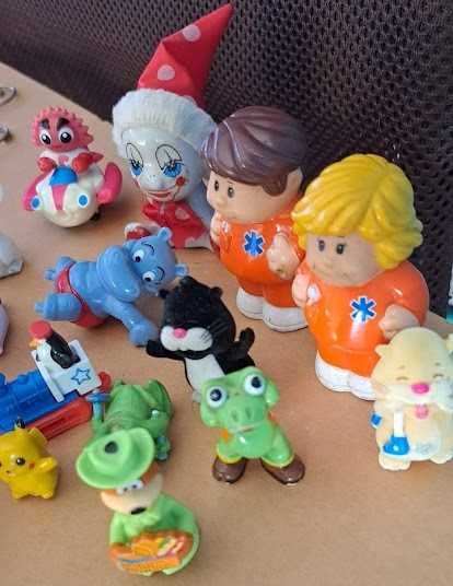 Bonecos PVC , Kinder, Vários...