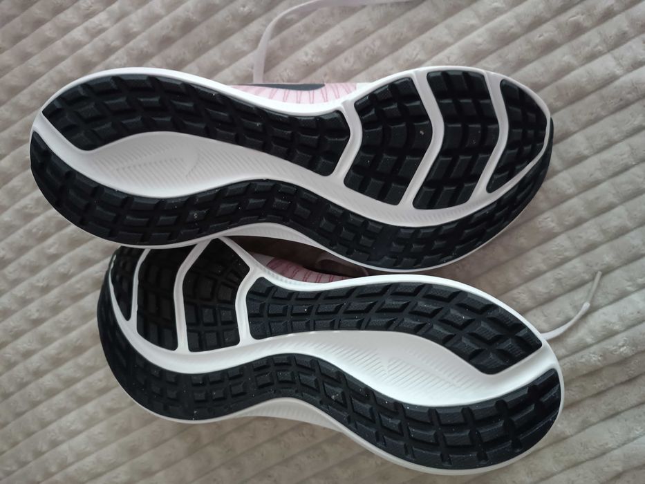 Кросівки жіночі (39 розмір) NIKE
