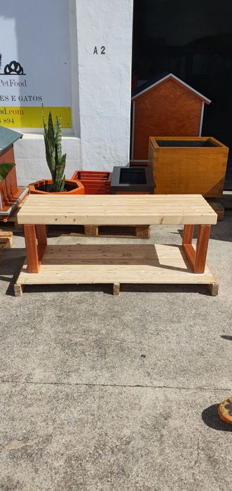 Banco de jardim em madeira