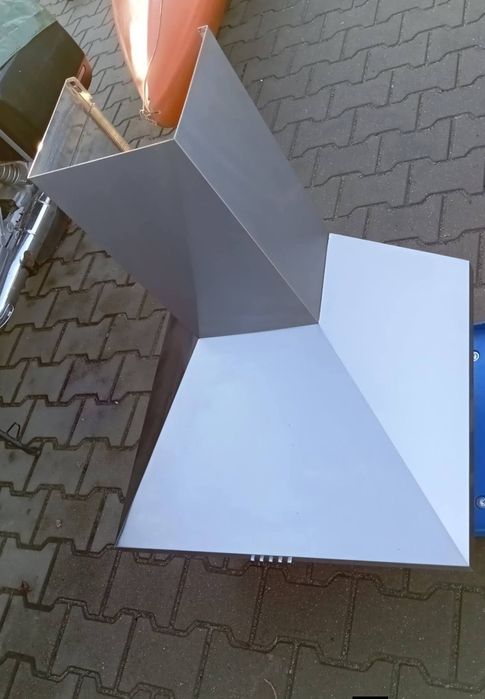 Srebrny Okap kuchenny z blachy