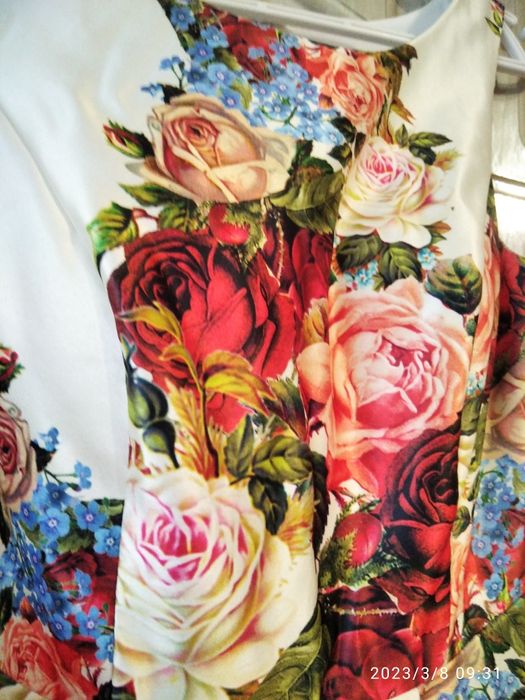 Святкове атласне плаття