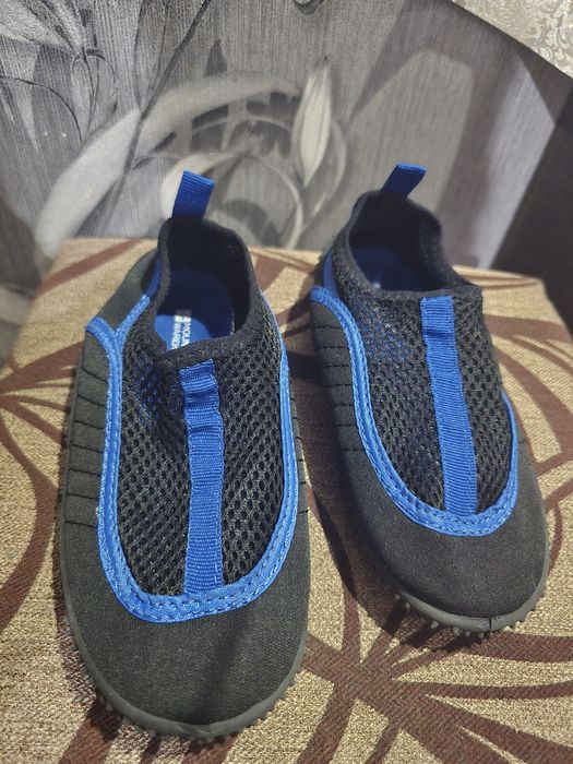 Аквашузи нові для хлопчика в пості 2 речі