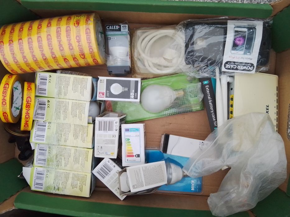 Wyprzedaż garażowa rodzinna 1001 drobiazgów różności