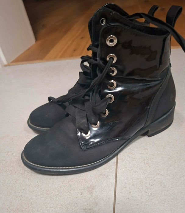 Skórzane buty marki Kazar