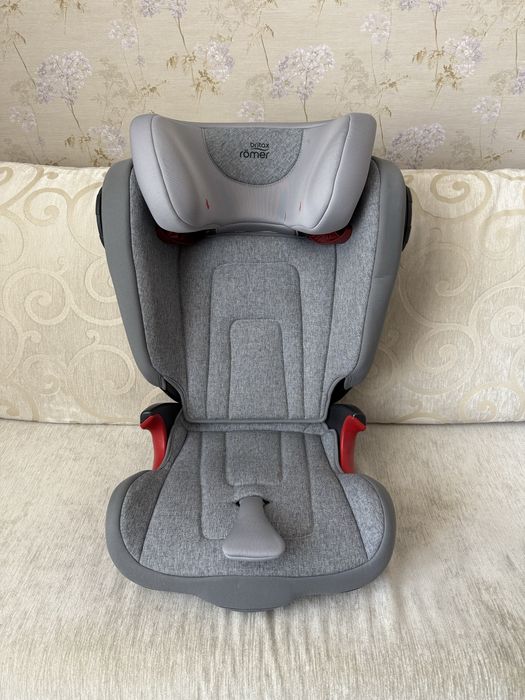Продам дитяче автокрісло Britax Romer Kidfix2