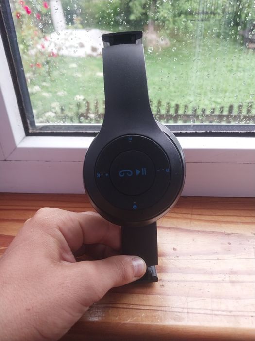 Продам блютуз навушник