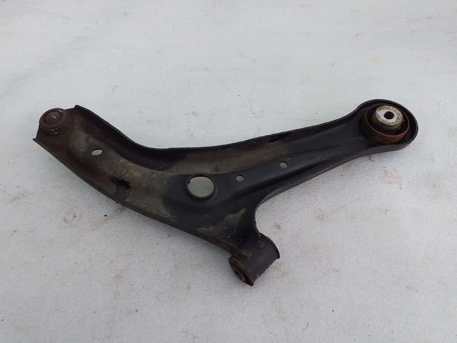 Braço de suspensão frente esquerdo FORD Ka+