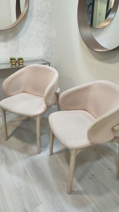 Cadeiras usadas para decoração