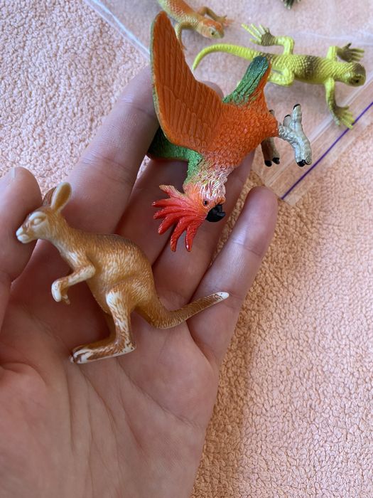 Набір іграшкових ящірок