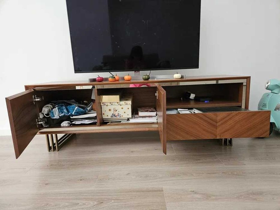 Base TV Nogueira com pés de inox