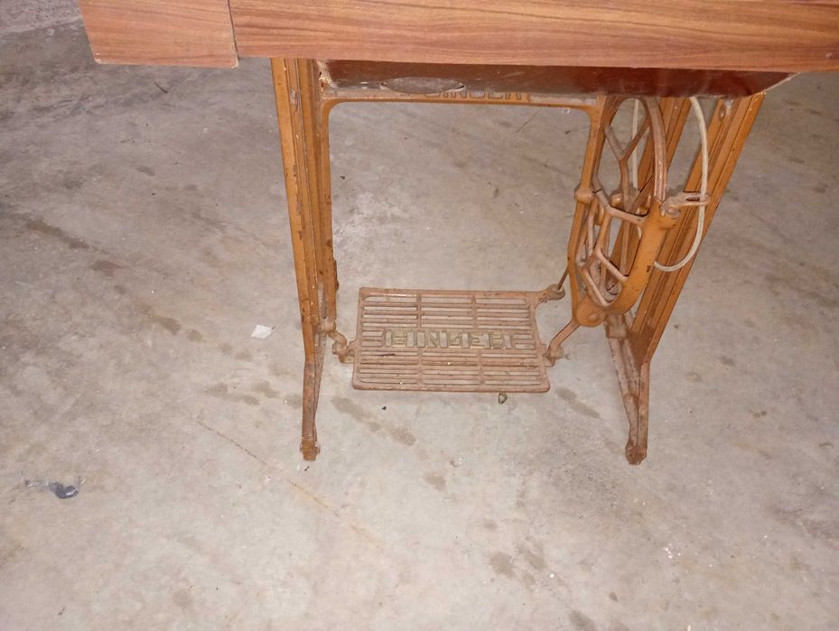 Máquinas costura Singer e Naumann