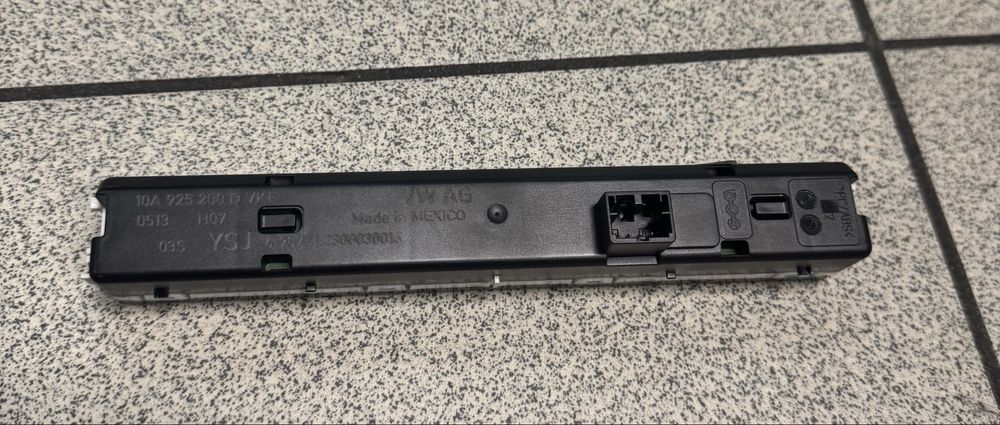 Дісплей VW ID.4 кнопки клімат контролю USA