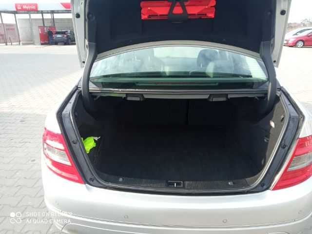 Sprzedam samochód Mercedes C klasa